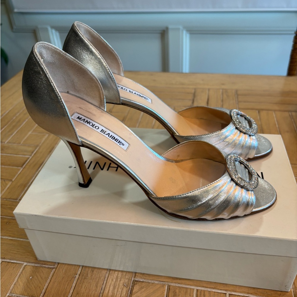 Manolo Blahnik Metallic Silver D'orsay pumps size 40 like new, 9.5 - 10 discont